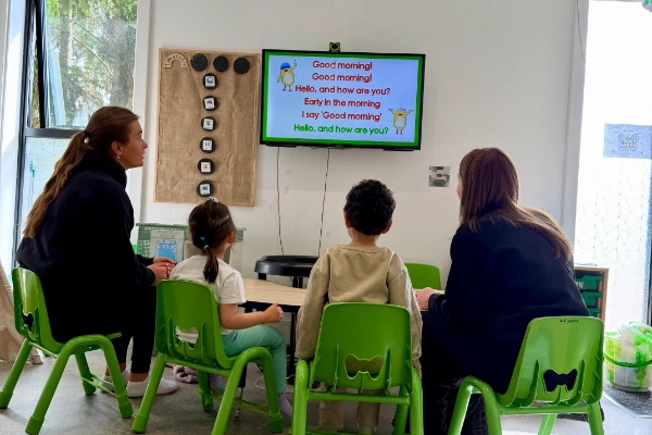Children learning together.
